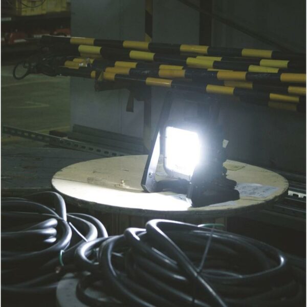 Makita Baustellenlampe LXT DEADML805 – Bild 4
